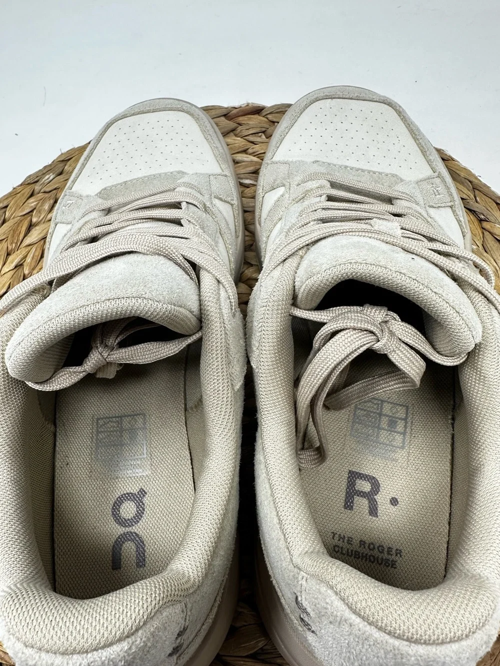 ON Running The Roger Clubhouse Sneaker Ace Beige Size 9 Men's